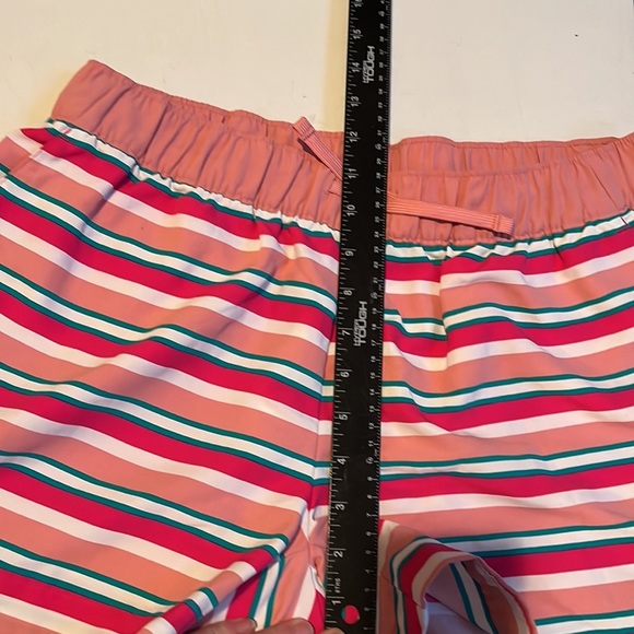 The North Face size medium pink striped shorts front slash pockets - Picture 10 of 13